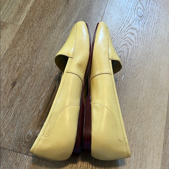 ENZO ANGIOLINI Women's Yellow  Leather Flat Shoe- 9 - Picture 5 of 6